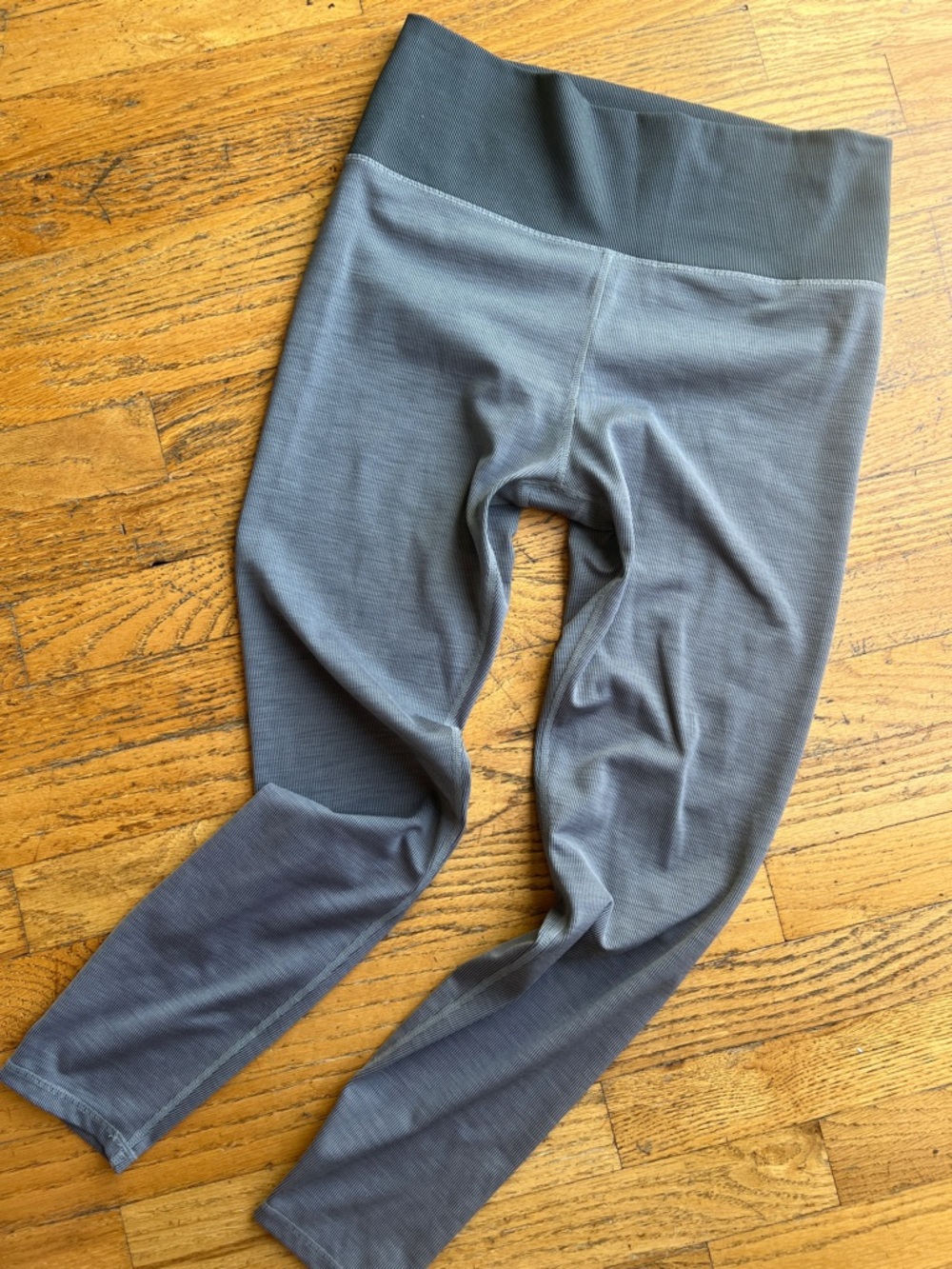 Vuori Women's Gray High-Waist ribbed Performance Leggings- Medium